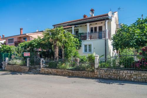 Apartmani Marina Pore?