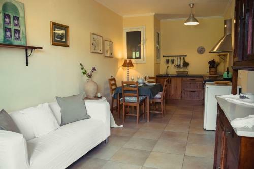 Apartamento Sofia's Apt - Just 30 Meters From Ipsos Beach