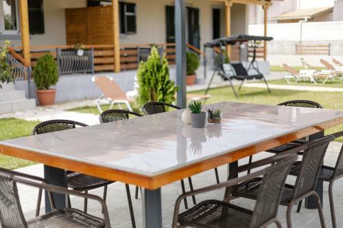 Planet Villas Ipsos By Konnect - Shared Bbq & Garden