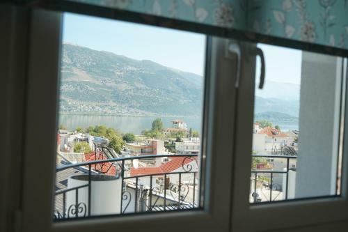 Decozian Apartments