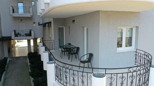 Decozian Apartments