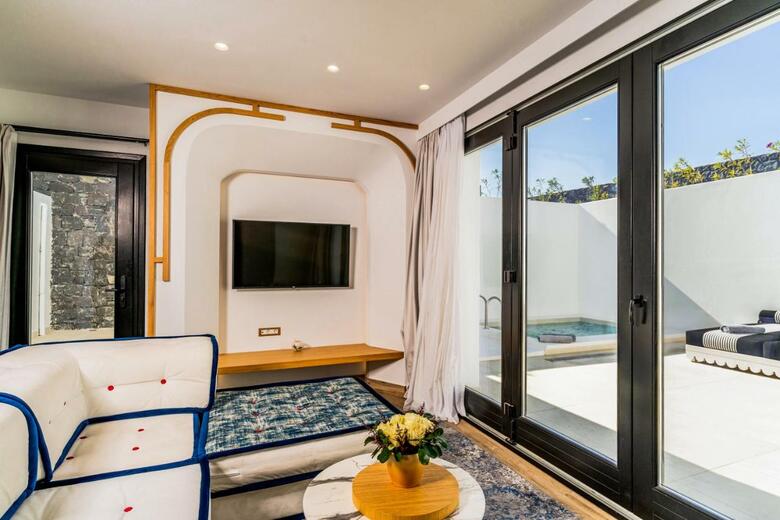 Hotel Cresanto Luxury Suites