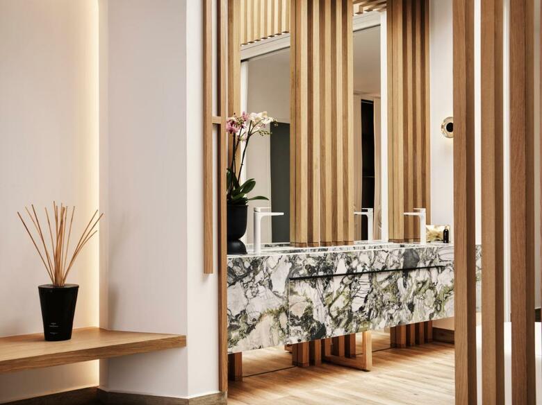 Hotel Cresanto Luxury Suites