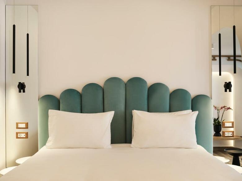Hotel Cresanto Luxury Suites