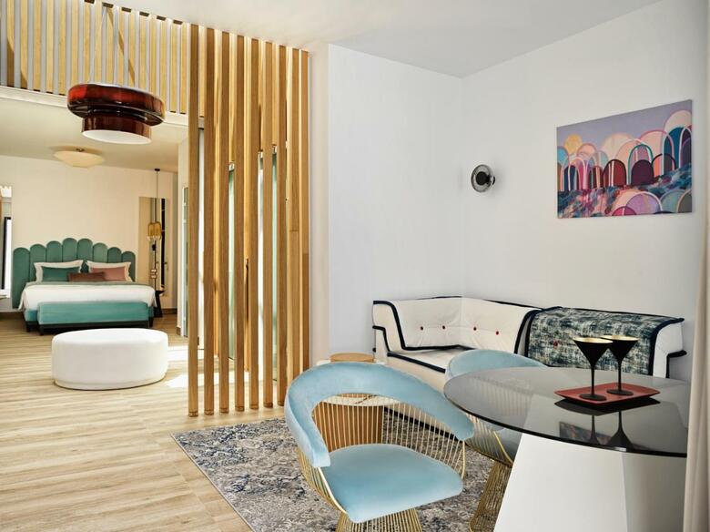 Hotel Cresanto Luxury Suites