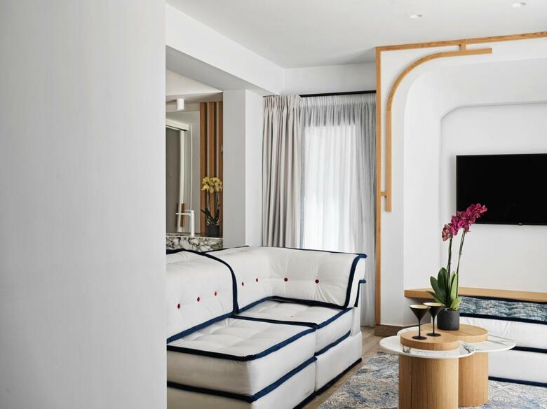 Hotel Cresanto Luxury Suites
