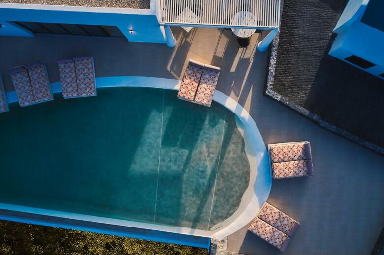 Hotel Cresanto Luxury Suites