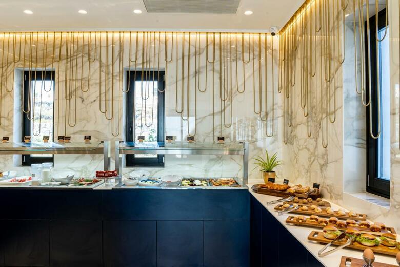 Hotel Cresanto Luxury Suites