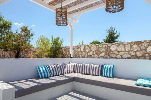 Villa In Kalamitsi With An Incredible View