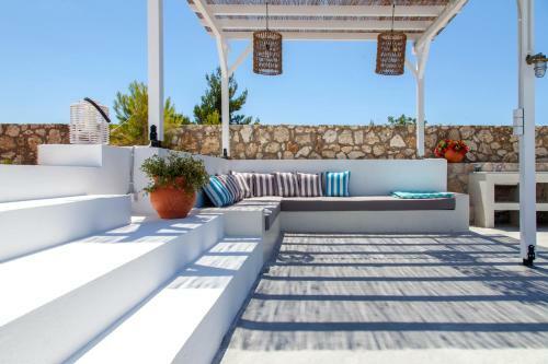 Villa In Kalamitsi With An Incredible View