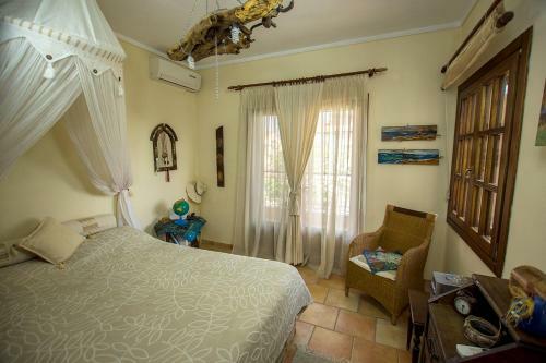 Rustic, Luxurious,garden Villa 70m From The Sea