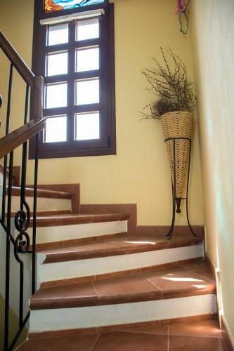 Rustic, Luxurious,garden Villa 70m From The Sea
