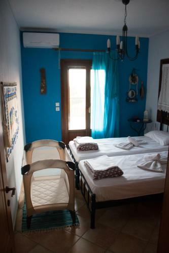 Rustic, Luxurious,garden Villa 70m From The Sea