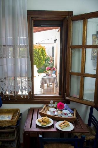Rustic, Luxurious,garden Villa 70m From The Sea