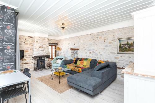 Restored 1902 Stone House With Superb Sea View