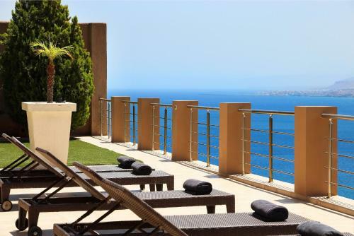 Superb Villa Yiorgos - Heated Pool W Jacuzzi - Seaview