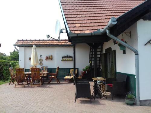 Sz�v�nk Cs�cske Vend�gh�z