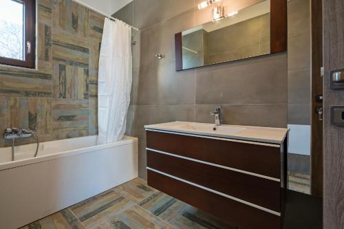 Stunning 4-bedroom Villa With Private Pool.