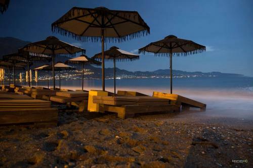 Stylish Seaside Home - Fully Equipped, Big Terrace