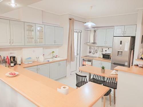 Summer Breeze Apartment In Kalamata