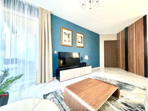 Lakeside Prestige Luxury Apartment