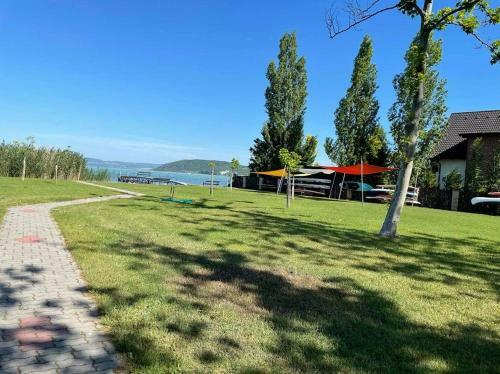 Lakeside Prestige Luxury Apartment
