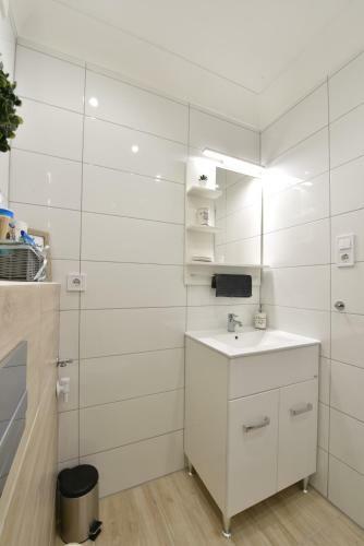 Kir�lyk�t 1 Apartman - Ingyen Parkol�s, Bicajok, AC