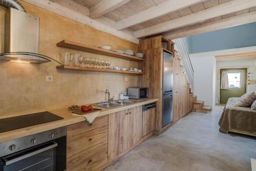 Holiday Home, Kastellos