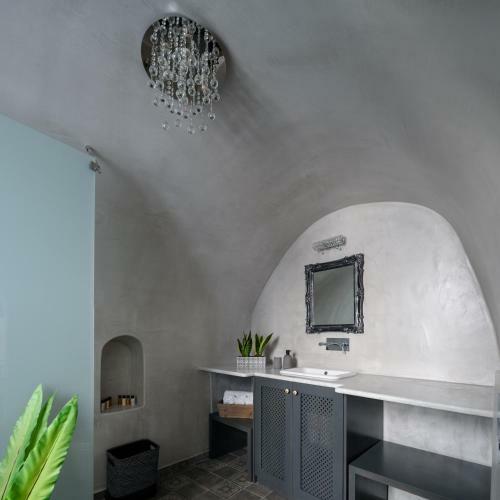 Betty's Home Santorini