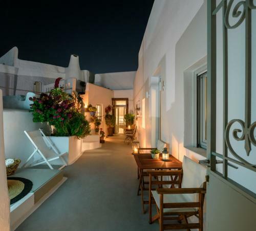 Betty's Home Santorini