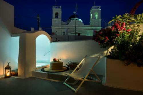 Betty's Home Santorini
