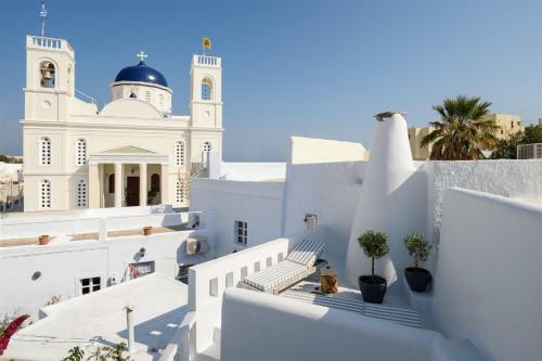 Betty's Home Santorini
