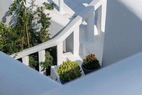 Betty's Home Santorini