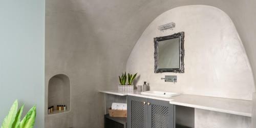 Betty's Home Santorini