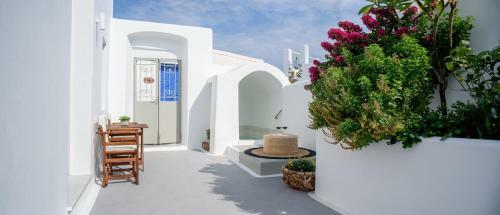 Betty's Home Santorini