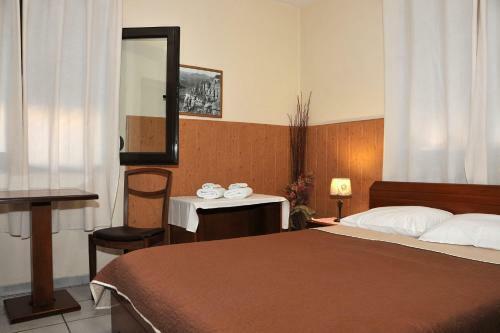 Hostal Guesthouse Bloutsos Rooms