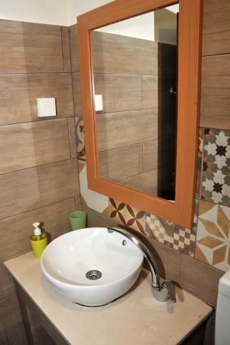 Hostal Guesthouse Bloutsos Rooms