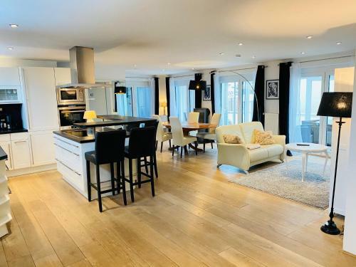 Apartamento Stilvolle Stadtwohnung Mit Balkon, Kamin, Klima
