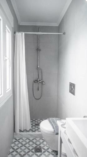 Lefko?s House- Contemporary, Fully Renovated House