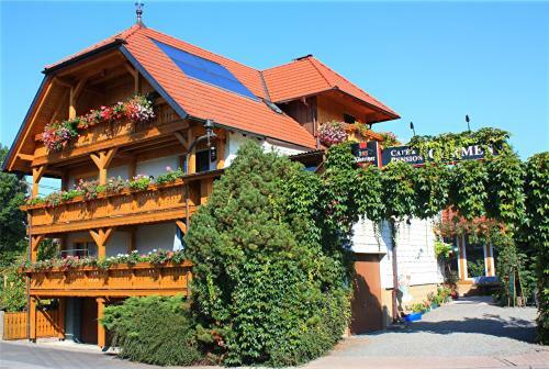 Hostal Cafe & Pension Carmen