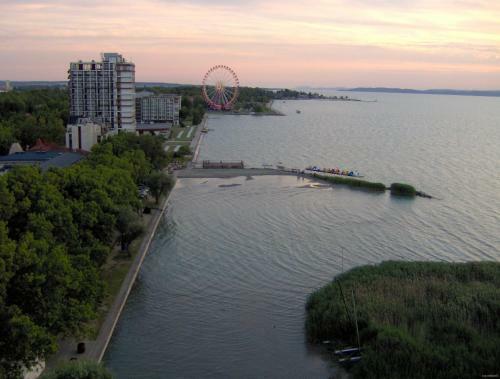 Aranypart Club 218 Wellness Apartman