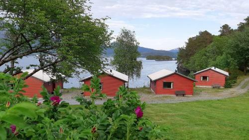 Teigen Leirstad, Hytter