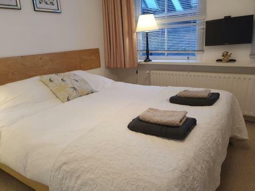 Canal House 8 Person