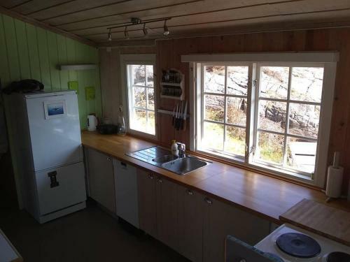Idyllic Cabin In Lillesand Fantastic Ocean View