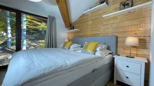 L�?nica Apartments T�le