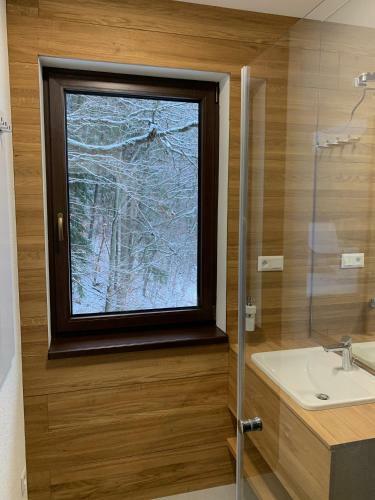 L�?nica Apartments T�le