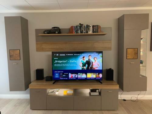 Modernes Haus Auf Gro�em Grundst�ck Im Gr�nen