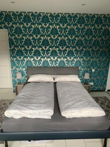 Modernes Haus Auf Gro�em Grundst�ck Im Gr�nen