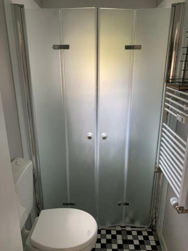 Modernes Haus Auf Gro�em Grundst�ck Im Gr�nen