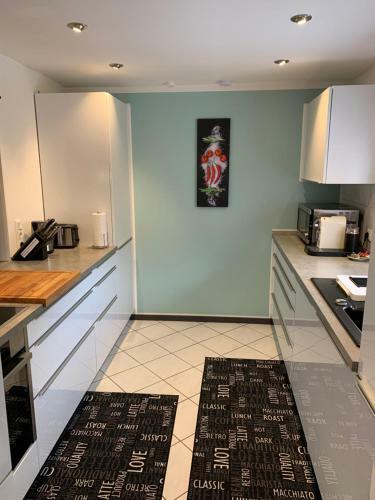 Modernes Haus Auf Gro�em Grundst�ck Im Gr�nen